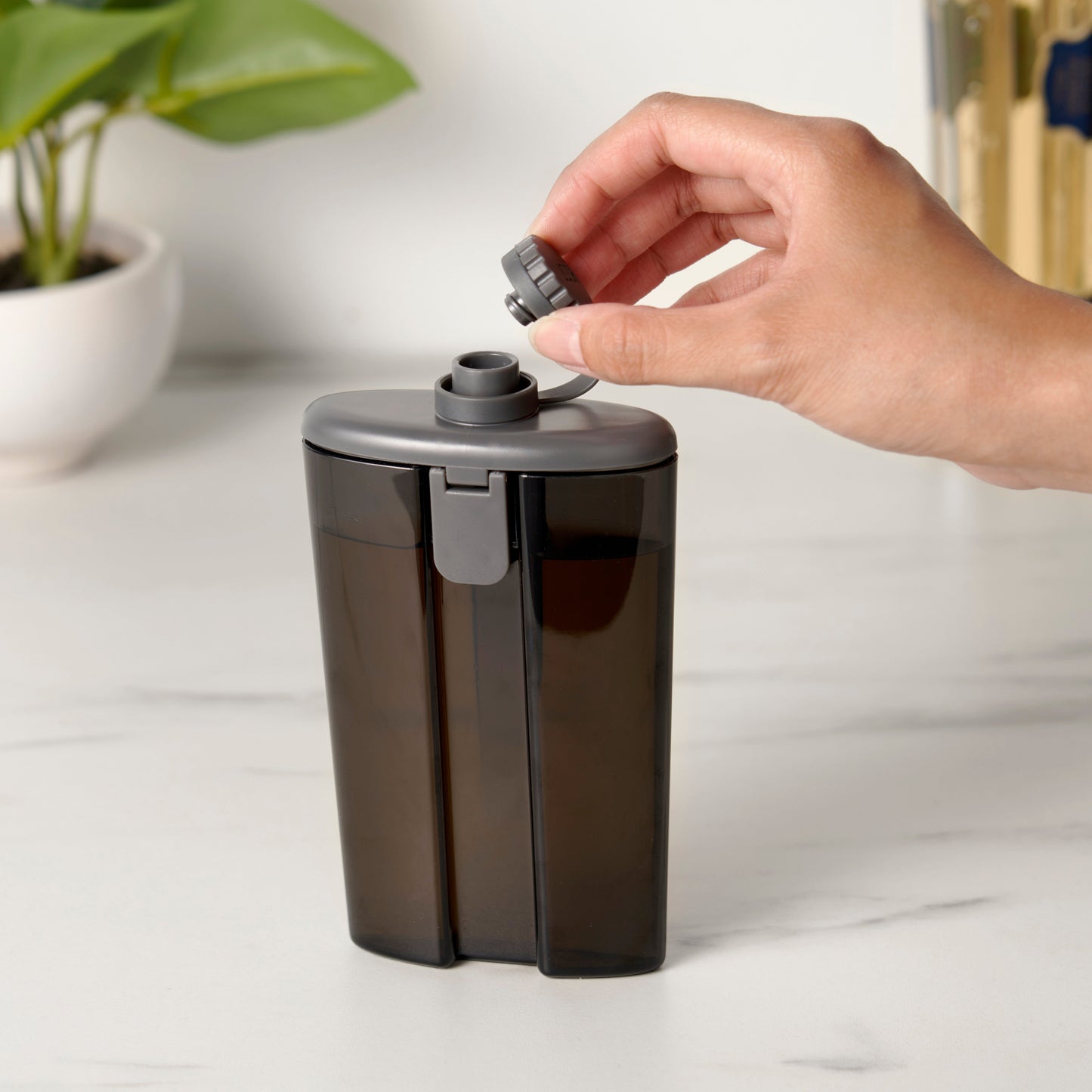 Easy-Fill Flask in Smoke Gray